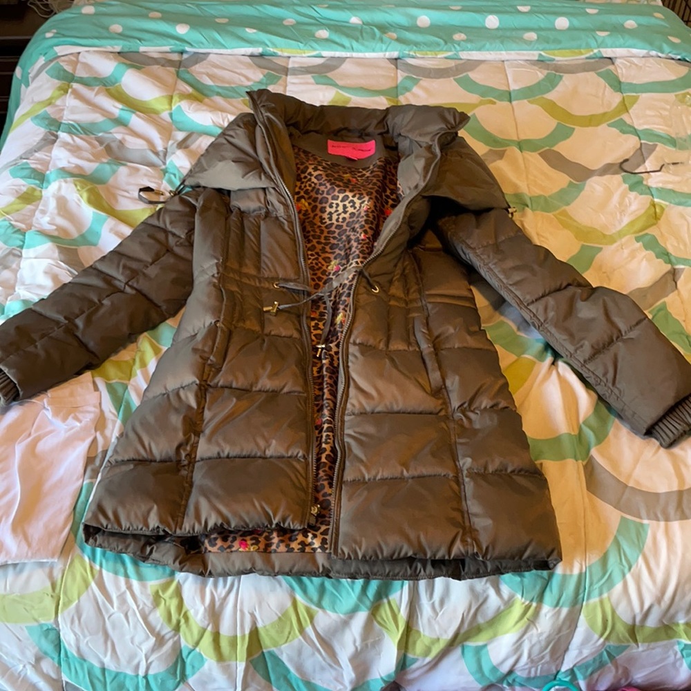 Betsey Johnson taupe down alternative puffer coat